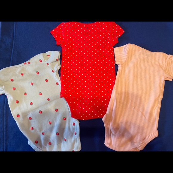 Lot of 3 Carter’s Onesies - Picture 3 of 4